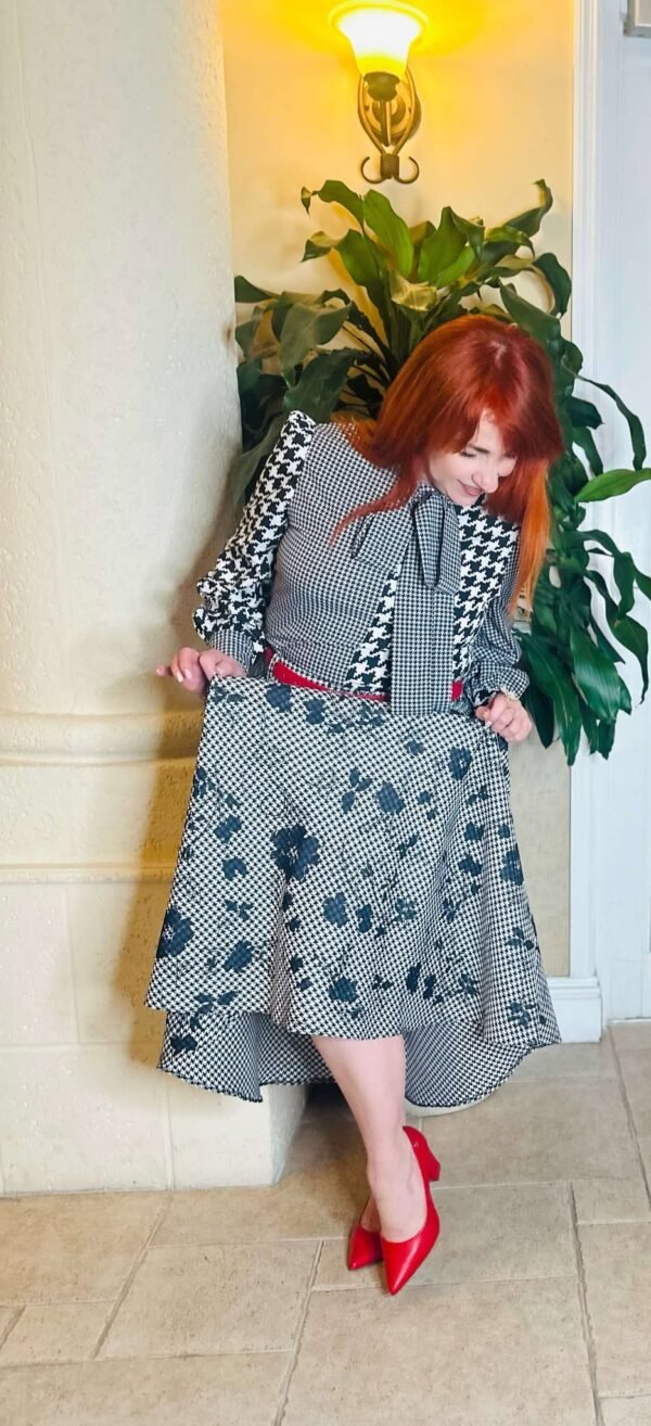 Conjunto de Saya y Blusa de Seda y Poliéster Elástico - Etiqueta Sandra Pérez - Image 2
