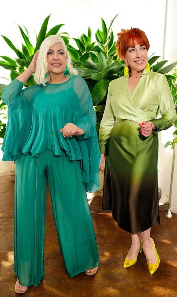 Vestido Verde de Seda con Degradado - Elegancia Fluida y Toque Sofisticado - Image 2