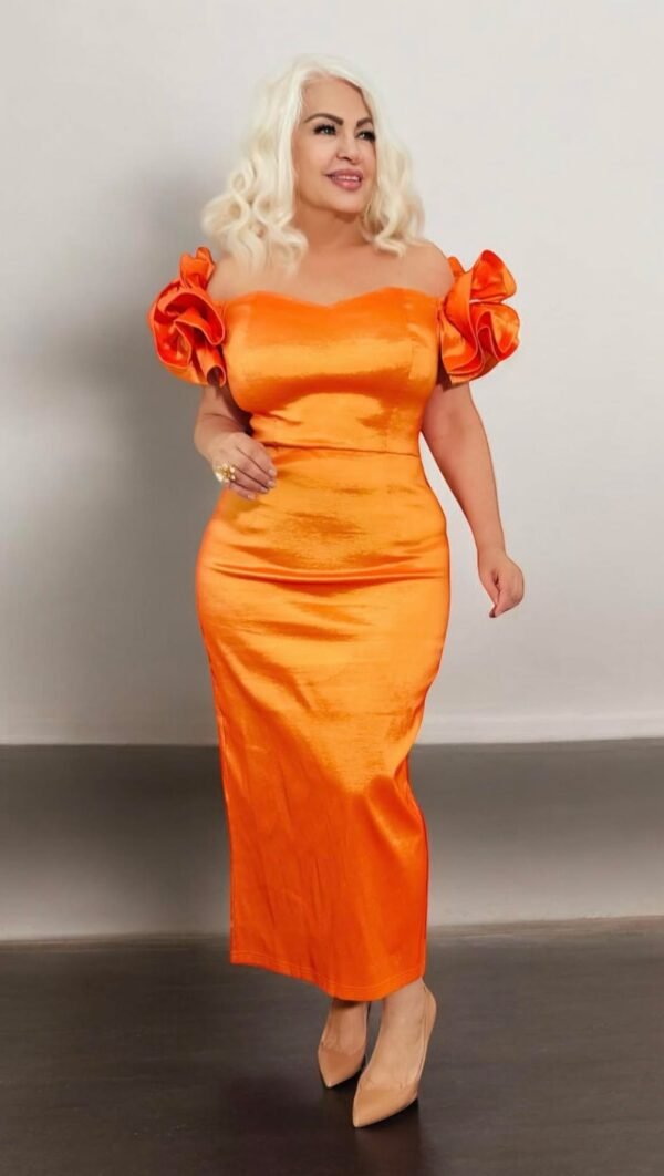 Vestido naranja satinado – Brillo y elegancia en una sola prenda
