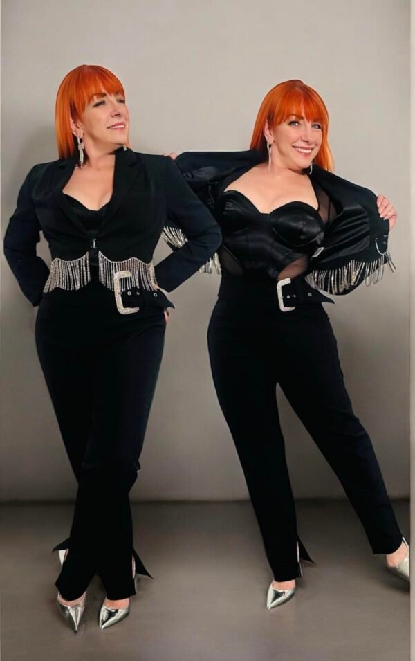 Conjunto Elastizado Negro con Adornos Plateados - Elegancia Moderna y Toque Metálico